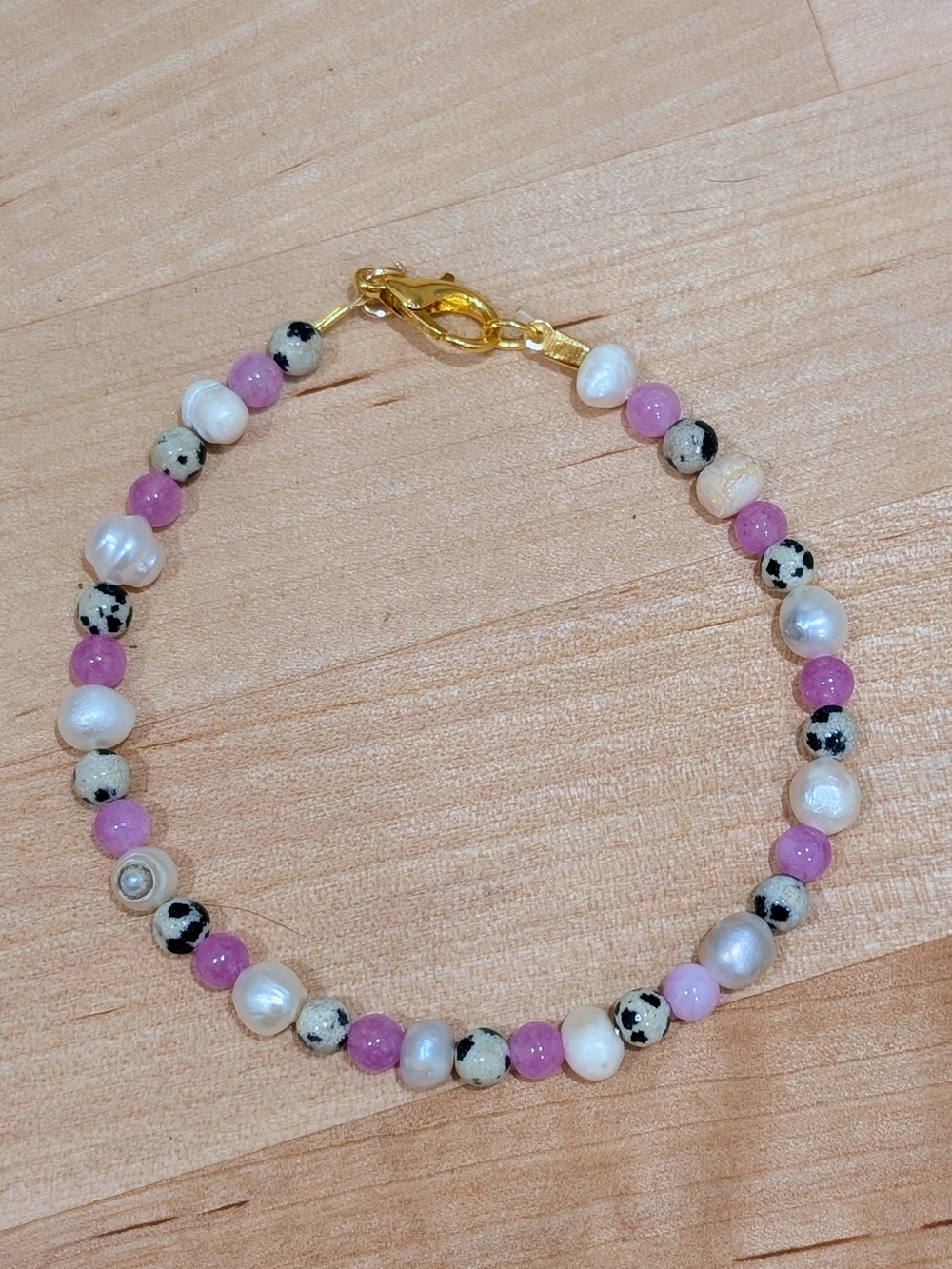 Delicate Amithyst, Dalmatian Jasper And Pearl Beaded Bracelet with Gold Clasp